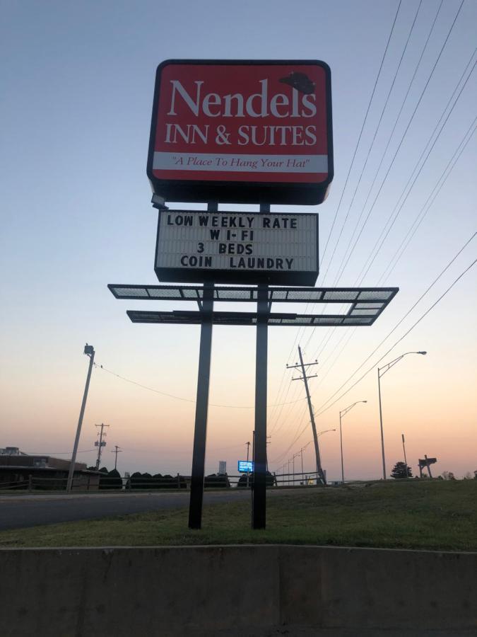 Nendels Inn & Suites Dodge City Airport Exterior photo